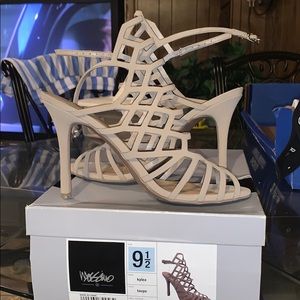 Size 9 1/2 beige heels